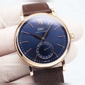 IWC впервые представила серию Portofino (IW359201) с указателем д