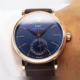 IWC впервые представила серию Portofino (IW359201) с указателем д