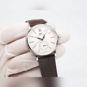 IWC впервые представила серию Portofino (IW359201) с указателем д