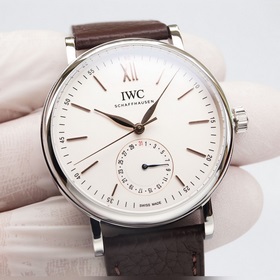 IWC впервые представила серию Portofino (IW359201) с указателем д