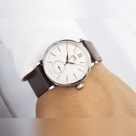 IWC впервые представила серию Portofino (IW359201) с указателем д