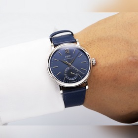IWC впервые представила серию Portofino (IW359201) с указателем д