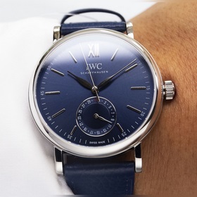 IWC впервые представила серию Portofino (IW359201) с указателем д