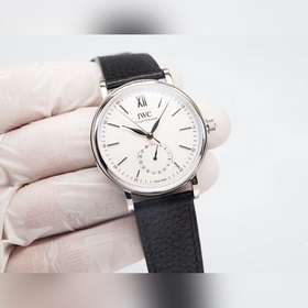 IWC впервые представила серию Portofino (IW359201) с указателем д