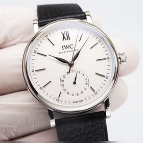IWC впервые представила серию Portofino (IW359201) с указателем д