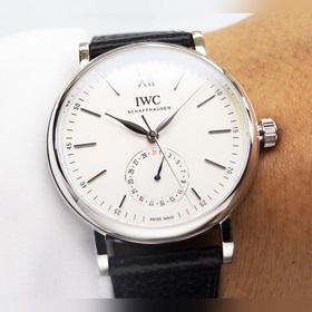 IWC впервые представила серию Portofino (IW359201) с указателем д