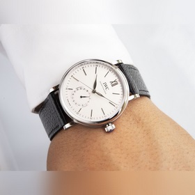 IWC впервые представила серию Portofino (IW359201) с указателем д