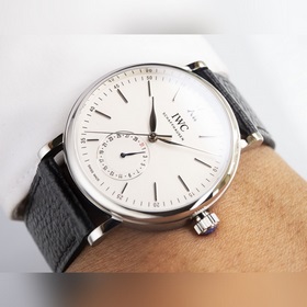 IWC впервые представила серию Portofino (IW359201) с указателем д