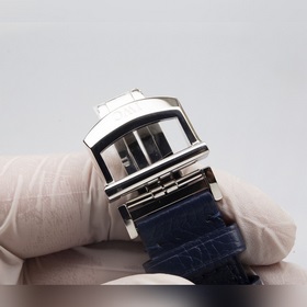 IWC впервые представила серию Portofino (IW359201) с указателем д