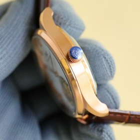 Новые часы IWC с двумя стрелками, синхронизация с официальным сай