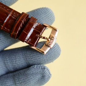 Новые часы IWC с двумя стрелками, синхронизация с официальным сай