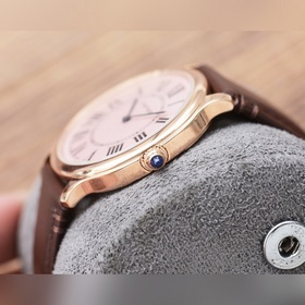 Cartier 【Cartier】 Новая серия часов Ronde Must, унаследовавшая к