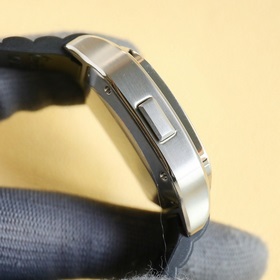 Бренд： Cartier Серия： Santos Тип механизма： автоматический механи