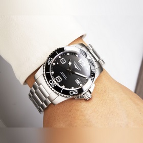 Longines Conquest, покоритель вод, слава пришла. Разрезая волны, 