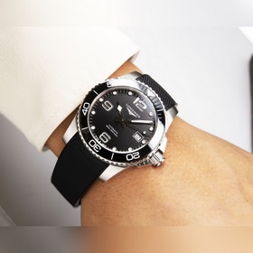 Longines Conquest, покоритель вод, слава пришла. Разрезая волны, 