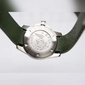 Longines Conquest, покоритель вод, слава пришла. Разрезая волны, 