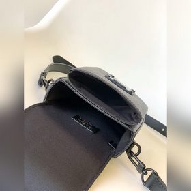 Эксклюзивная подлинная модель M82252 с черным цветовым решением. 