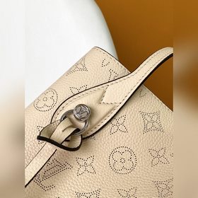 Средняя сумка BLOSSOM21850 Молочно-белая M21851 Черная M21852 Сер