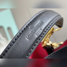 Зарубежный оригинал M45555. В этой модели средней величины сумки 