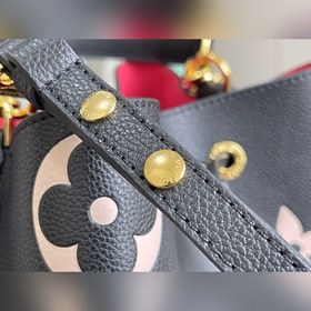 Зарубежный оригинал M45555. В этой модели средней величины сумки 