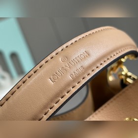 Зарубежный оригинал M45555. В этой модели средней величины сумки 