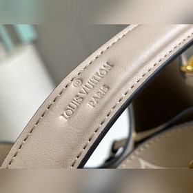 Зарубежный оригинал M45555. В этой модели средней величины сумки 