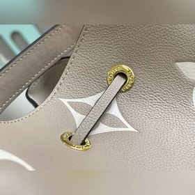 Зарубежный оригинал M45555. В этой модели средней величины сумки 