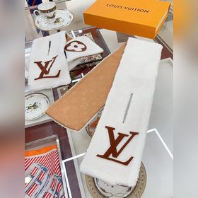 LV Shearling шарф Teddy – незаменимый аксессуар для осеннего и зи
