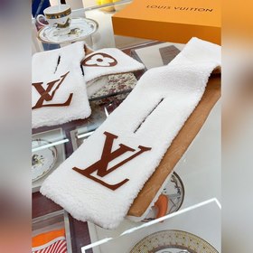 LV Shearling шарф Teddy – незаменимый аксессуар для осеннего и зи