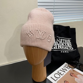 Классическая вязаная шапка от LV Louis Vuitton! Популярный товар