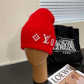 Классическая вязаная шапка от LV Louis Vuitton! Популярный товар