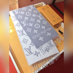 LV 【ESSENTIAL】 Классический узор Monogram украшает обе стороны, а