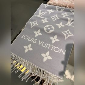 LV 【ESSENTIAL】 Классический узор Monogram украшает обе стороны, а