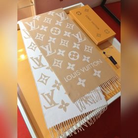 LV 【ESSENTIAL】 Классический узор Monogram украшает обе стороны, а