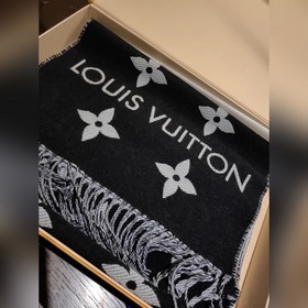 LV 【ESSENTIAL】 Классический узор Monogram украшает обе стороны, а