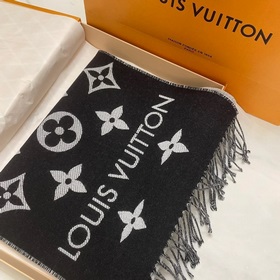 LV 【ESSENTIAL】 Классический узор Monogram украшает обе стороны, а