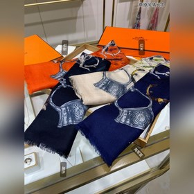 Длинные шарфы из кашемира в отдельном отделе. 【Длинный шарф в сти