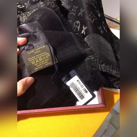 Louis Vuitton. [Черный серебряными нитями] [Классический квадратн