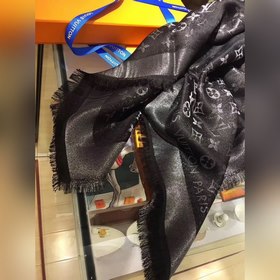 Louis Vuitton. [Черный серебряными нитями] [Классический квадратн
