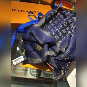 Louis Vuitton. [Синий с золотыми нитями] [Классический квадратный
