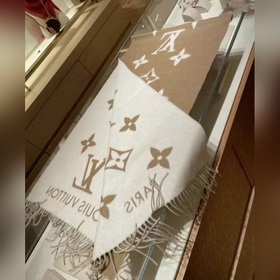 Шерстяной шарф LV REYKJAVIK. В магазинах на материке постоянно не