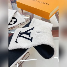 LV Shearling шарф Teddy – незаменимый аксессуар для осеннего и зи