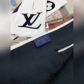 LV Shearling шарф Teddy – незаменимый аксессуар для осеннего и зи