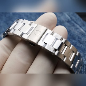 Новые часы Omega Speedmaster Racing. Часы имеют 42-миллиметровый 