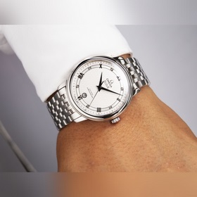 Серия Omega Seamaster - часы для пар. Подлинный дизайн, надписи н