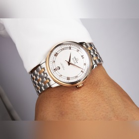 Серия Omega Seamaster - часы для пар. Подлинный дизайн, надписи н