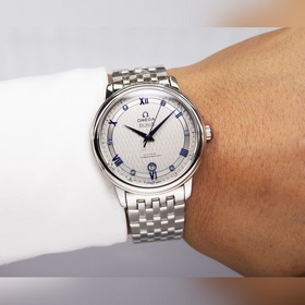 Серия Omega Seamaster - часы для пар. Подлинный дизайн, надписи н