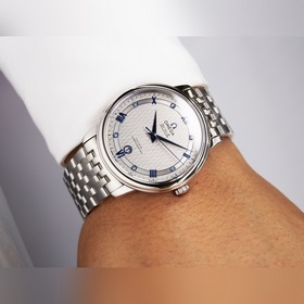 Серия Omega Seamaster - часы для пар. Подлинный дизайн, надписи н