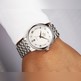 Серия Omega Seamaster - часы для пар. Подлинный дизайн, надписи н
