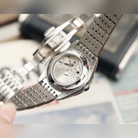 Серия Omega Seamaster. Оригинальный рельефный узор, синхронизация